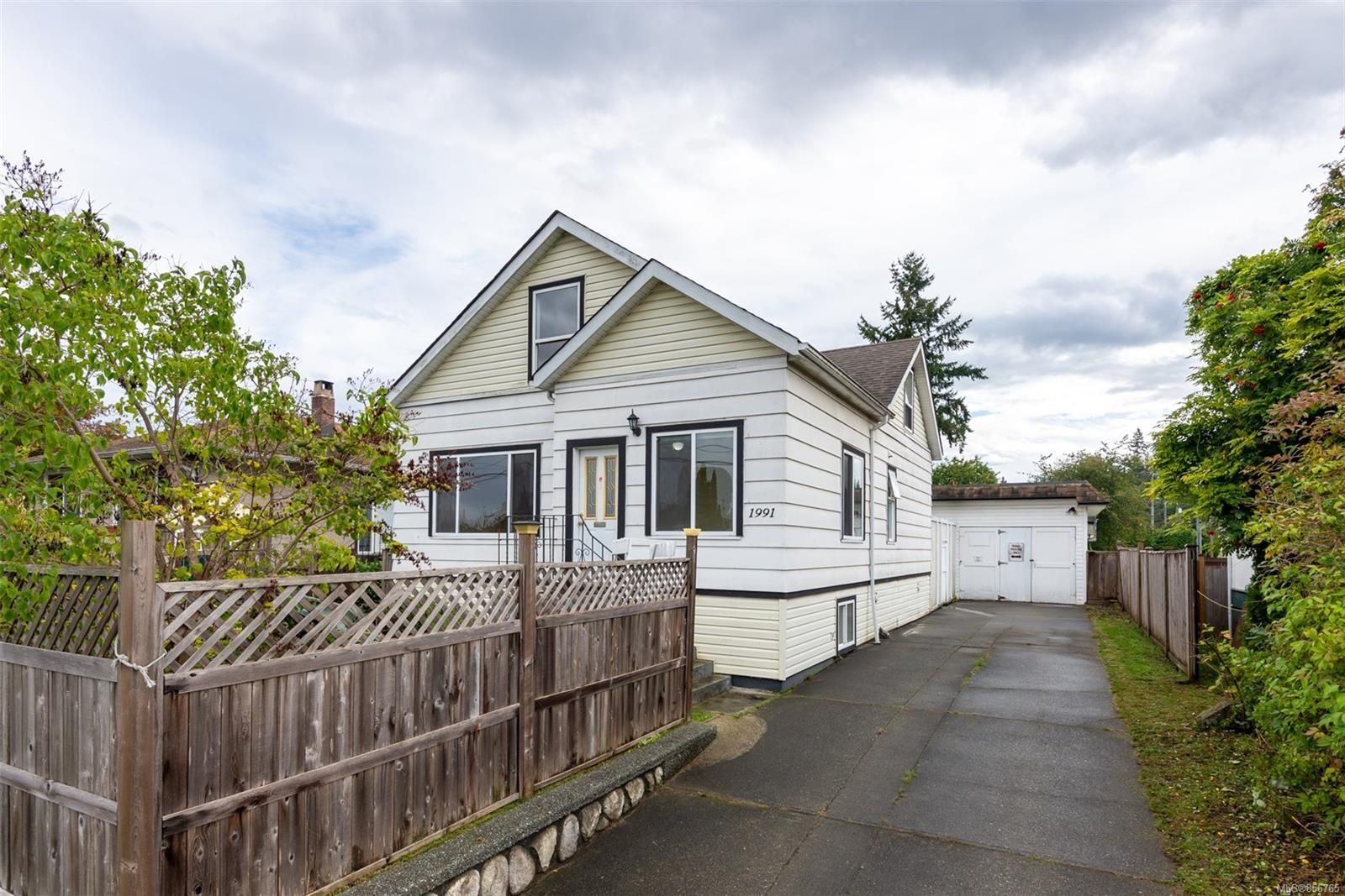 Main Photo: 1991 17th Ave in Campbell River: CR Campbellton House for sale : MLS®# 856765