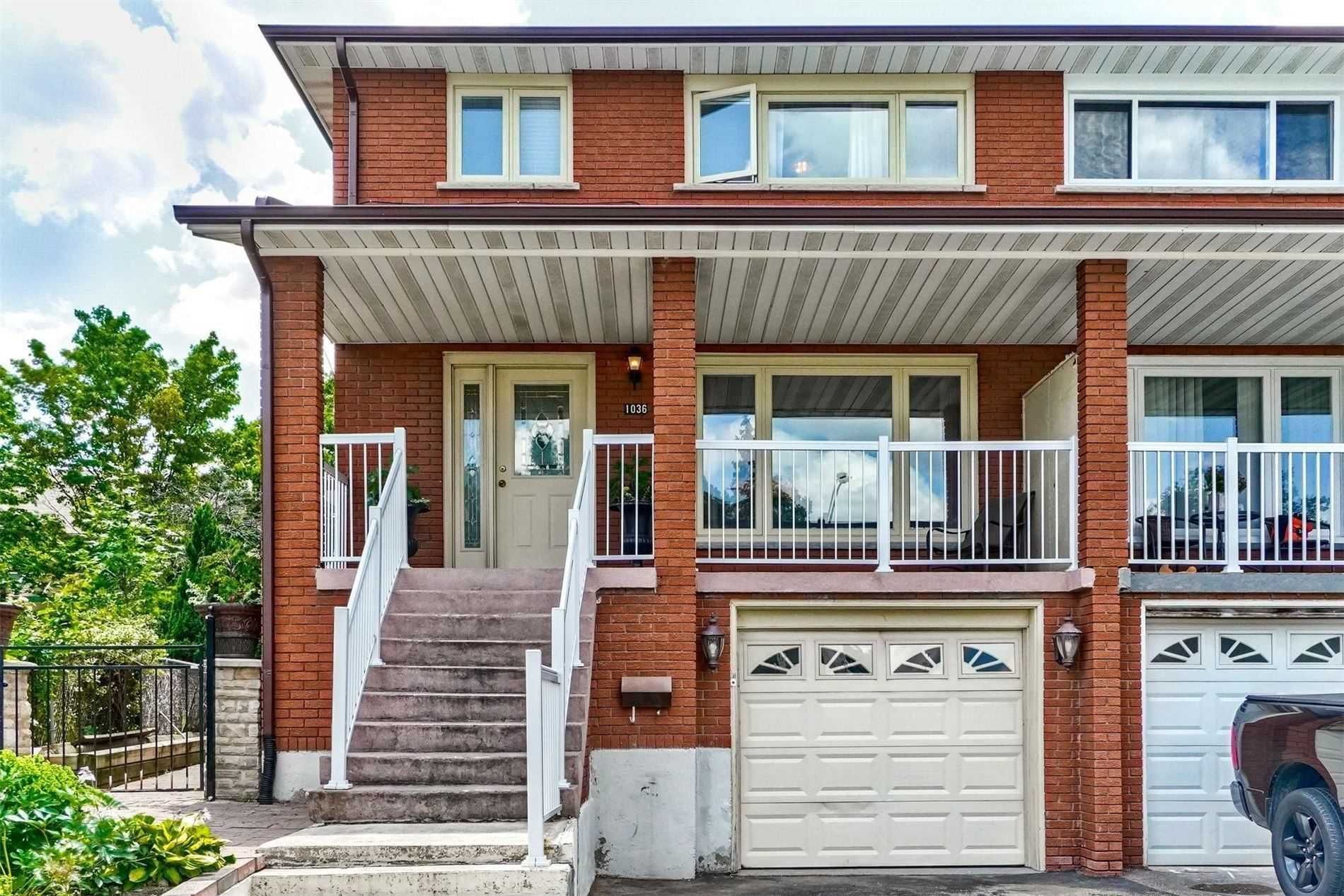 Main Photo: 1036 Stainton Drive in Mississauga: Erindale House (2-Storey) for sale : MLS®# W5328381