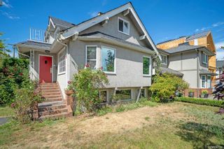 Main Photo: 5596 CARNARVON Street in Vancouver: Kerrisdale House for sale (Vancouver West)  : MLS®# R2853763