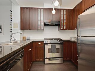 Photo 5: 1009 170 W 1ST Street in North Vancouver: Lower Lonsdale Condo for sale in "ONE PARK LANE" : MLS®# R2343877
