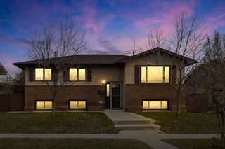 Photo 1: 6012 4 Street NE in Calgary: Thorncliffe Detached for sale : MLS®# A2095705