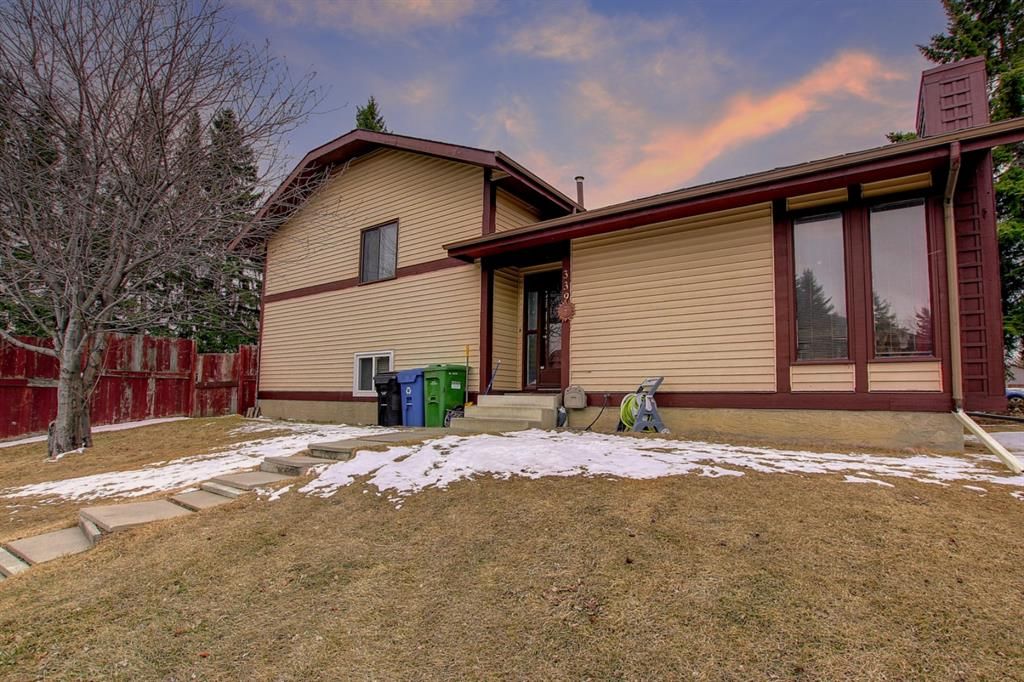 Main Photo: 339 Bernard Mews NW in Calgary: Beddington Heights Detached for sale : MLS®# A1204842
