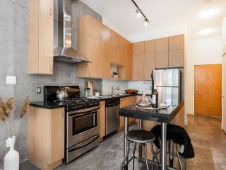 Photo 5: 205 2635 PRINCE EDWARD Street in Vancouver: Mount Pleasant VE Condo for sale in "Soma Lofts" (Vancouver East)  : MLS®# R2392727