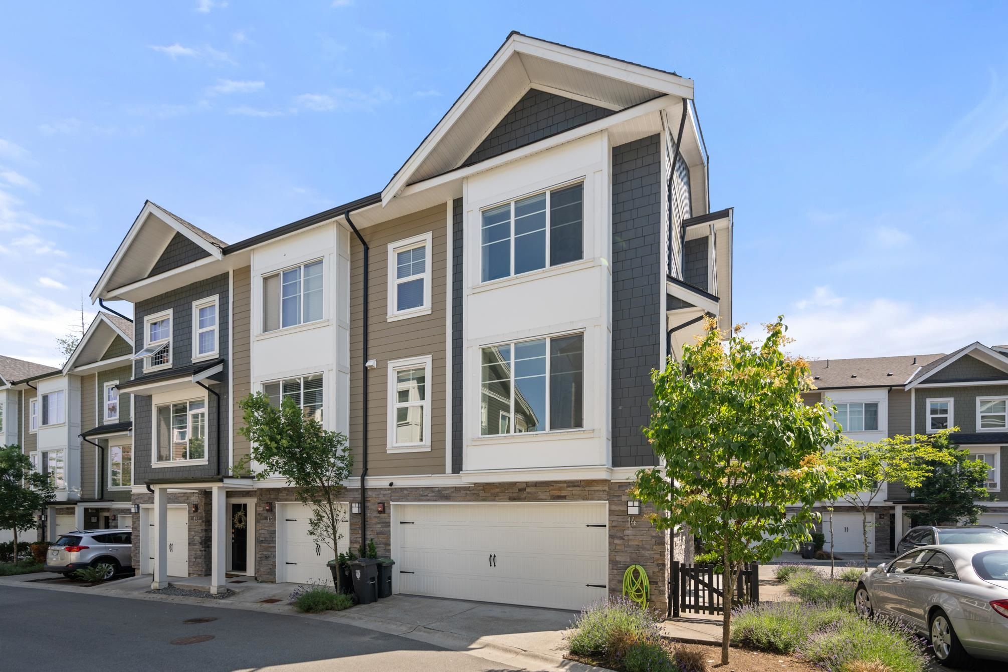 Main Photo: 14 21150 76A Avenue in Langley: Willoughby Heights Townhouse for sale in "HUTTON" : MLS®# R2813000