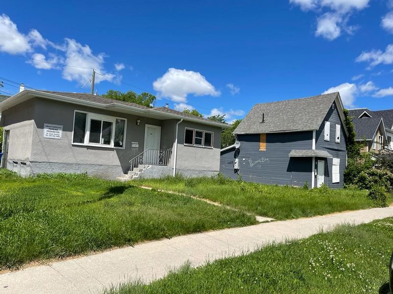 FEATURED LISTING: 442 Young Street Winnipeg