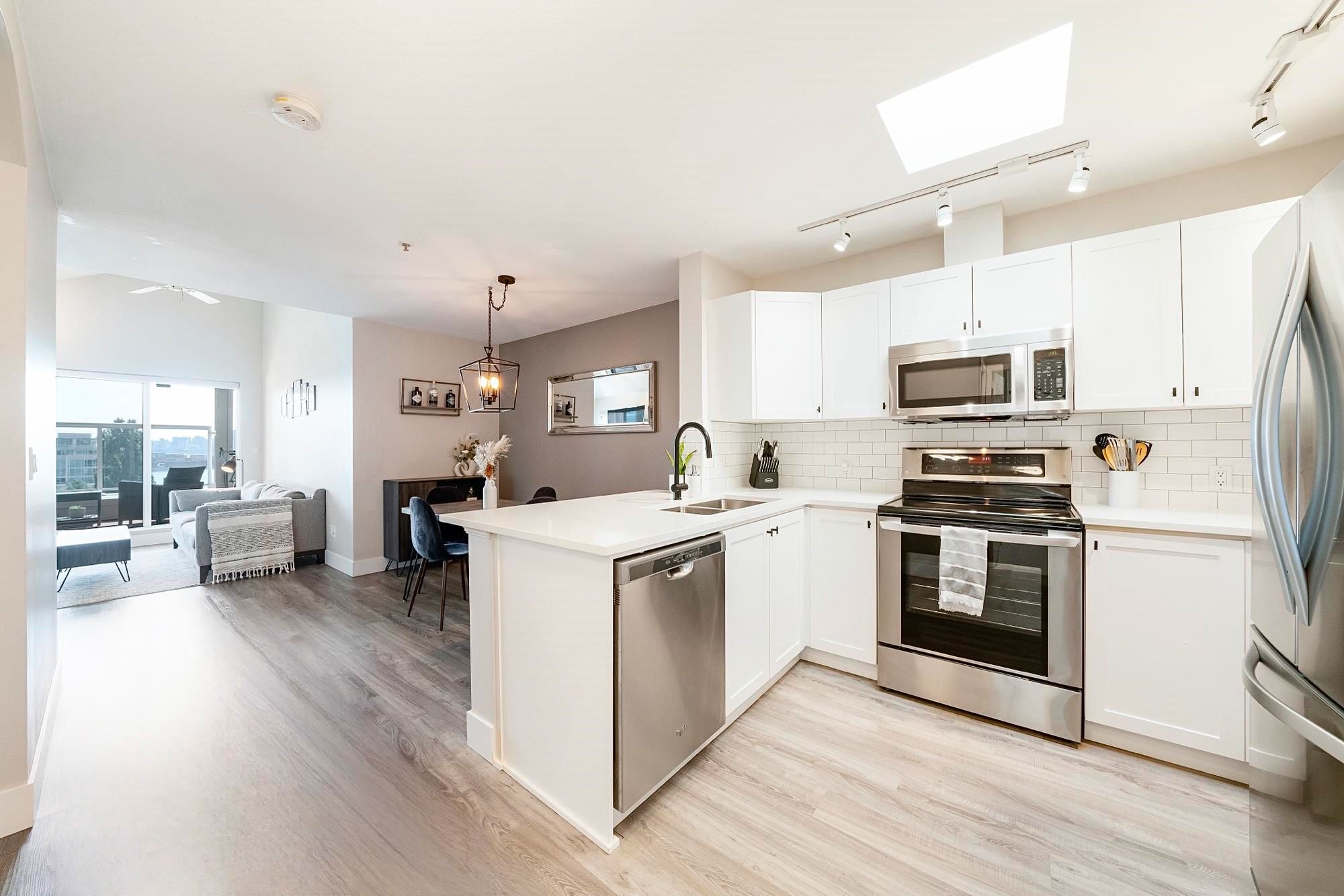 Main Photo: 409 155 E 3RD Street in North Vancouver: Lower Lonsdale Condo for sale : MLS®# R2780910