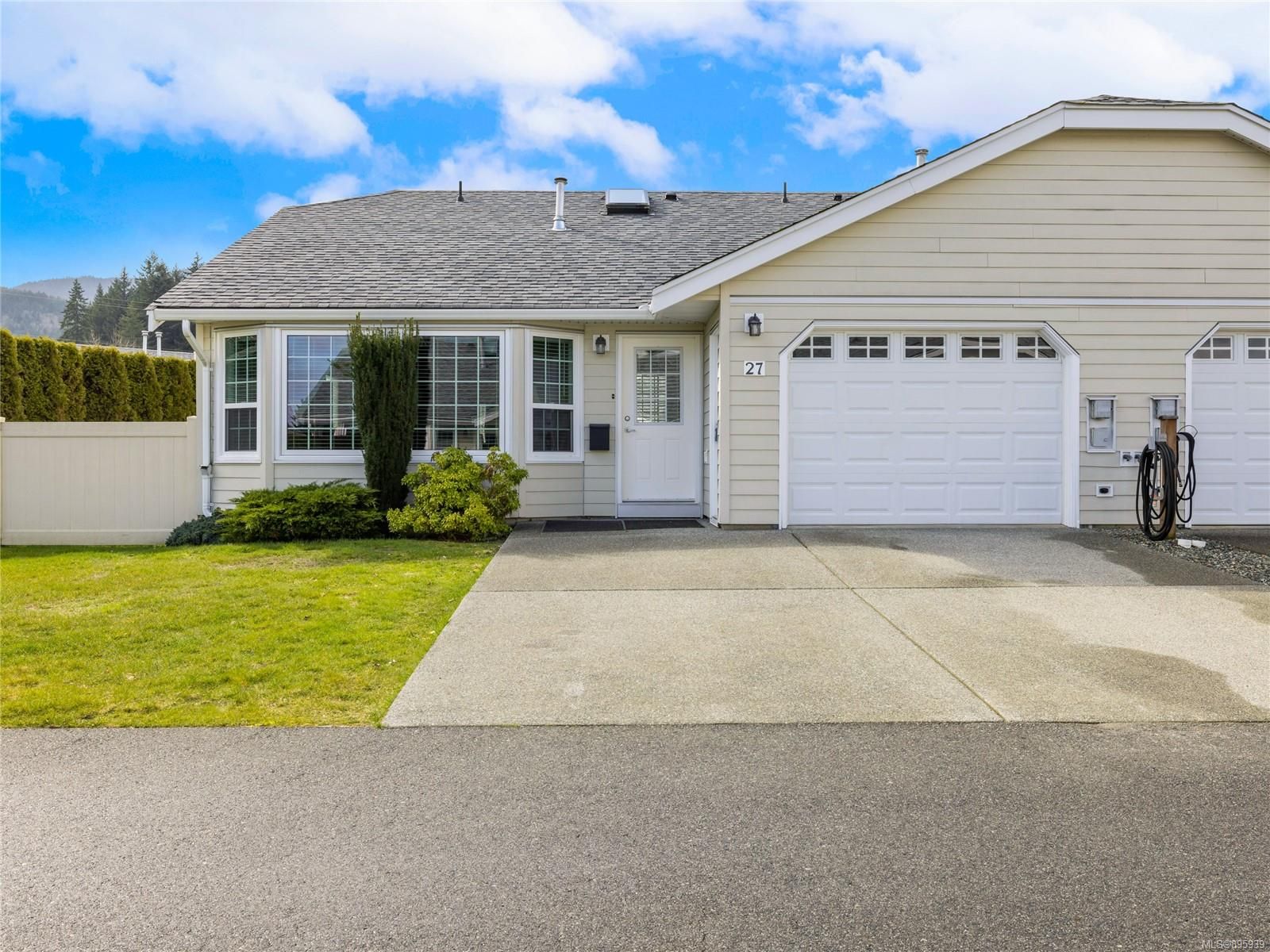 Main Photo: 27 815 Dunsmuir Cres in Ladysmith: Du Ladysmith Row/Townhouse for sale (Duncan)  : MLS®# 895939