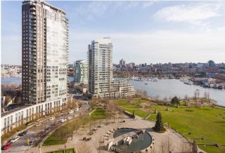 Photo 1: 1705 583 BEACH Crescent in Vancouver: Yaletown Condo for sale (Vancouver West)  : MLS®# R2837761