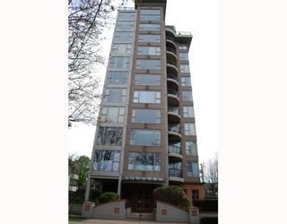 Photo 2: 100 1788 W 13TH Avenue in Vancouver: Fairview VW Condo for sale in "THE MAGNOLIA" (Vancouver West)  : MLS®# V763066