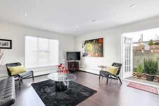 Photo 3: 102 120 W 17TH Street in North Vancouver: Central Lonsdale Condo for sale in "THE OLD COLONY" : MLS®# R2216261