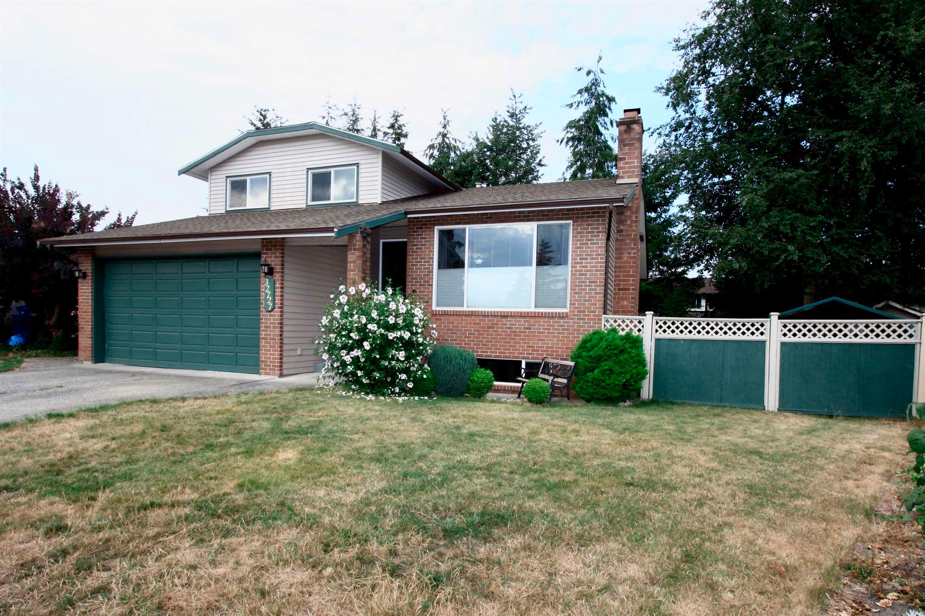 Main Photo: 32727 NANAIMO Close in Abbotsford: Abbotsford West House for sale in "Parkside Estates" : MLS®# R2786334