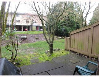 Photo 10: 3452 NAIRN Avenue in Vancouver: Champlain Heights Townhouse for sale in "COUNTRY LANE" (Vancouver East)  : MLS®# V700057
