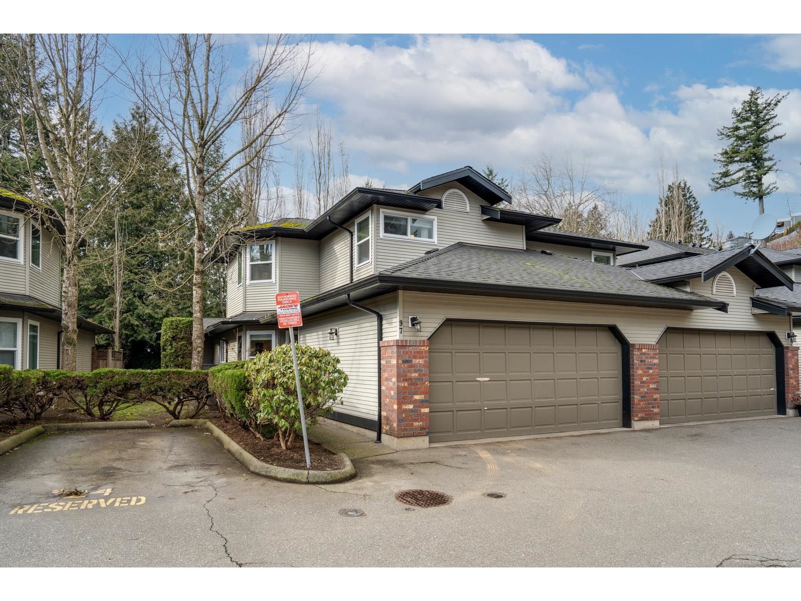 Main Photo: 97 36060 OLD YALE Road in Abbotsford: Abbotsford East Townhouse for sale in "Mountainview Village" : MLS®# R2655685