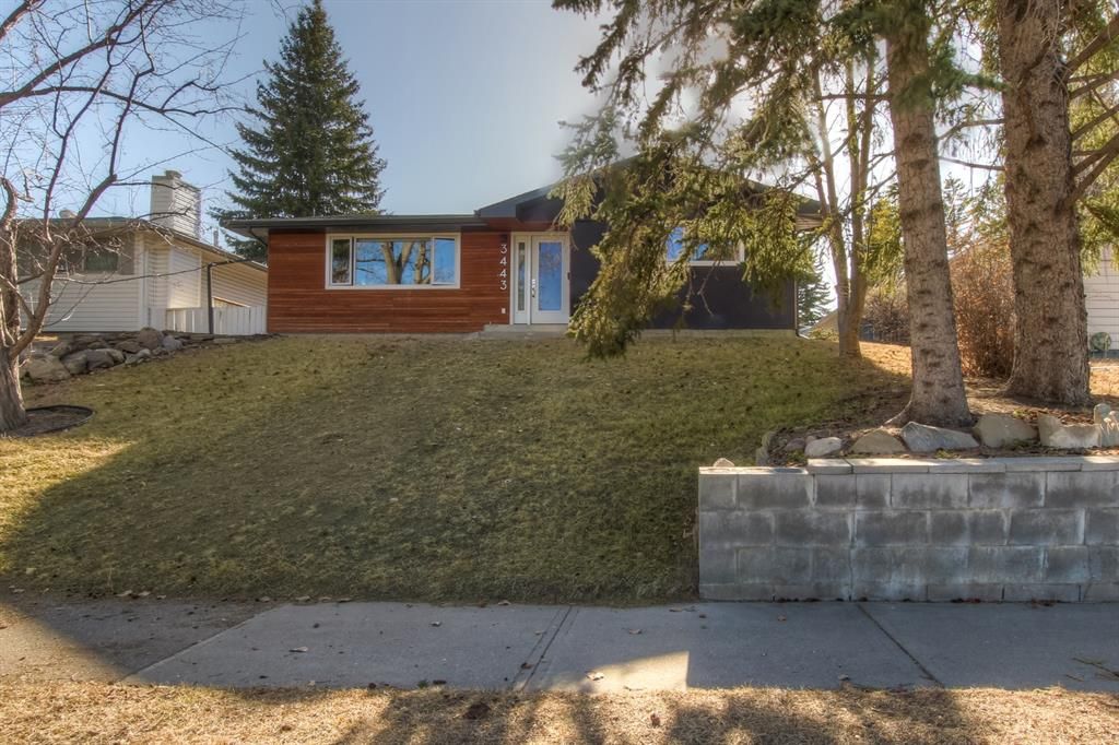Main Photo: 3443 19 Street NW in Calgary: Charleswood Detached for sale : MLS®# A1095214