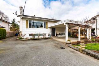 Photo 1: 46077 HIGGINSON Road in Sardis: Sardis East Vedder Rd House for sale in "SARDIS PARK" : MLS®# R2555481