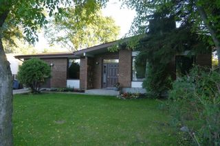 Photo 1: 38 Whitehaven Road in Winnipeg: Fort Richmond Single Family Detached for sale (South Winnipeg)  : MLS®# 1423901
