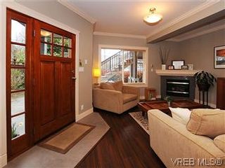 Photo 3: 5 2310 Wark St in VICTORIA: Vi Central Park Row/Townhouse for sale (Victoria)  : MLS®# 567630
