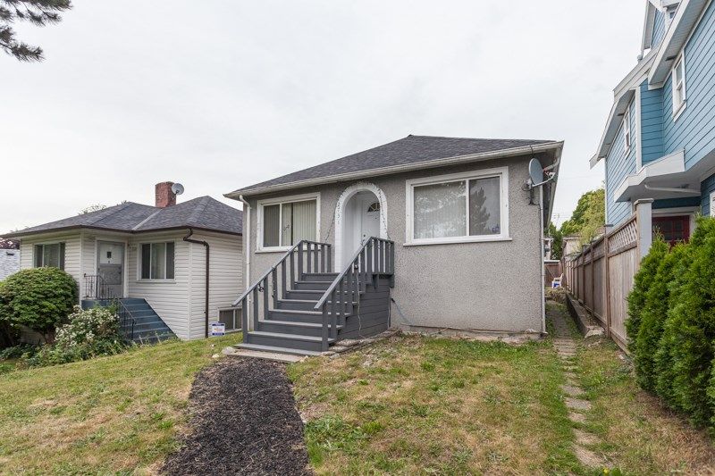 Main Photo: 2731 DUKE Street in Vancouver: Collingwood VE House for sale in "NORQUAY NEIGHNOURHOOD" (Vancouver East)  : MLS®# R2077238