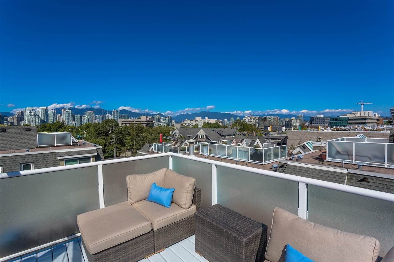 Photo 3: Photos: 715 W 7TH Avenue in Vancouver: Fairview VW Townhouse for sale in "The Fountains" (Vancouver West)  : MLS®# R2500112