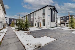 Photo 1: 32 Walgrove Common SE in Calgary: Walden Row/Townhouse for sale : MLS®# A2008772