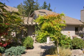 Photo 2: 6455 Bryn Rd in Central Saanich: CS Oldfield House for sale : MLS®# 957712