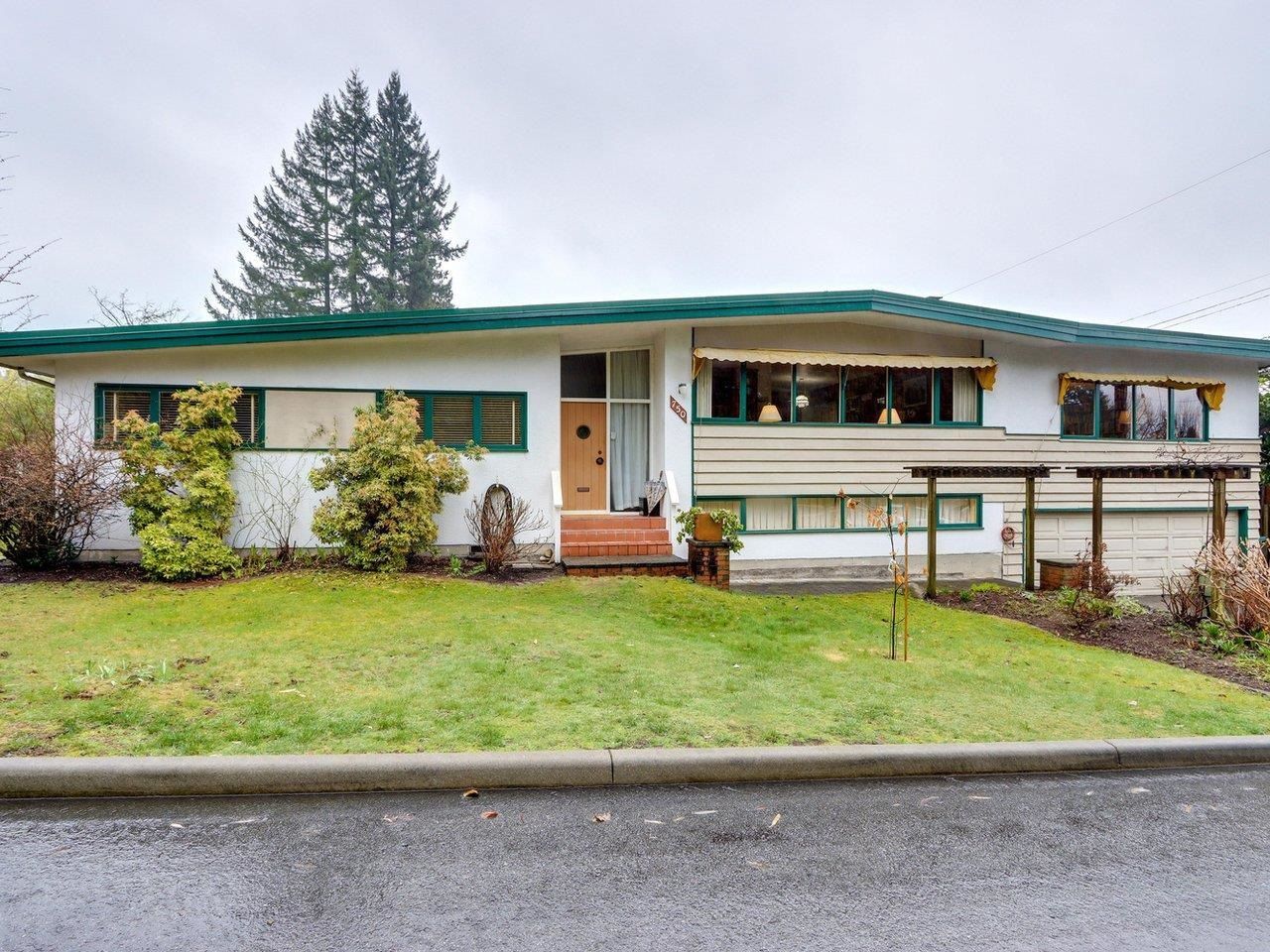 Main Photo: 750 DONEGAL Place in North Vancouver: Delbrook House for sale : MLS®# R2669391