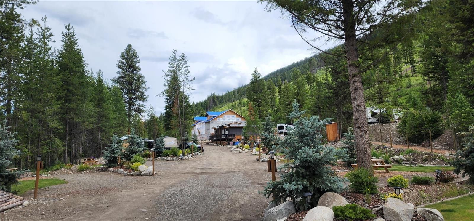 Main Photo: 5550 Highway 33 Highway, in Beaverdell: Hospitality for sale : MLS®# 10268005