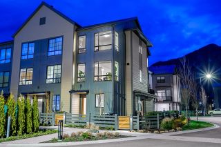 Photo 1: 38023 KEEL Way in Squamish: Valleycliffe Townhouse for sale : MLS®# R2864599