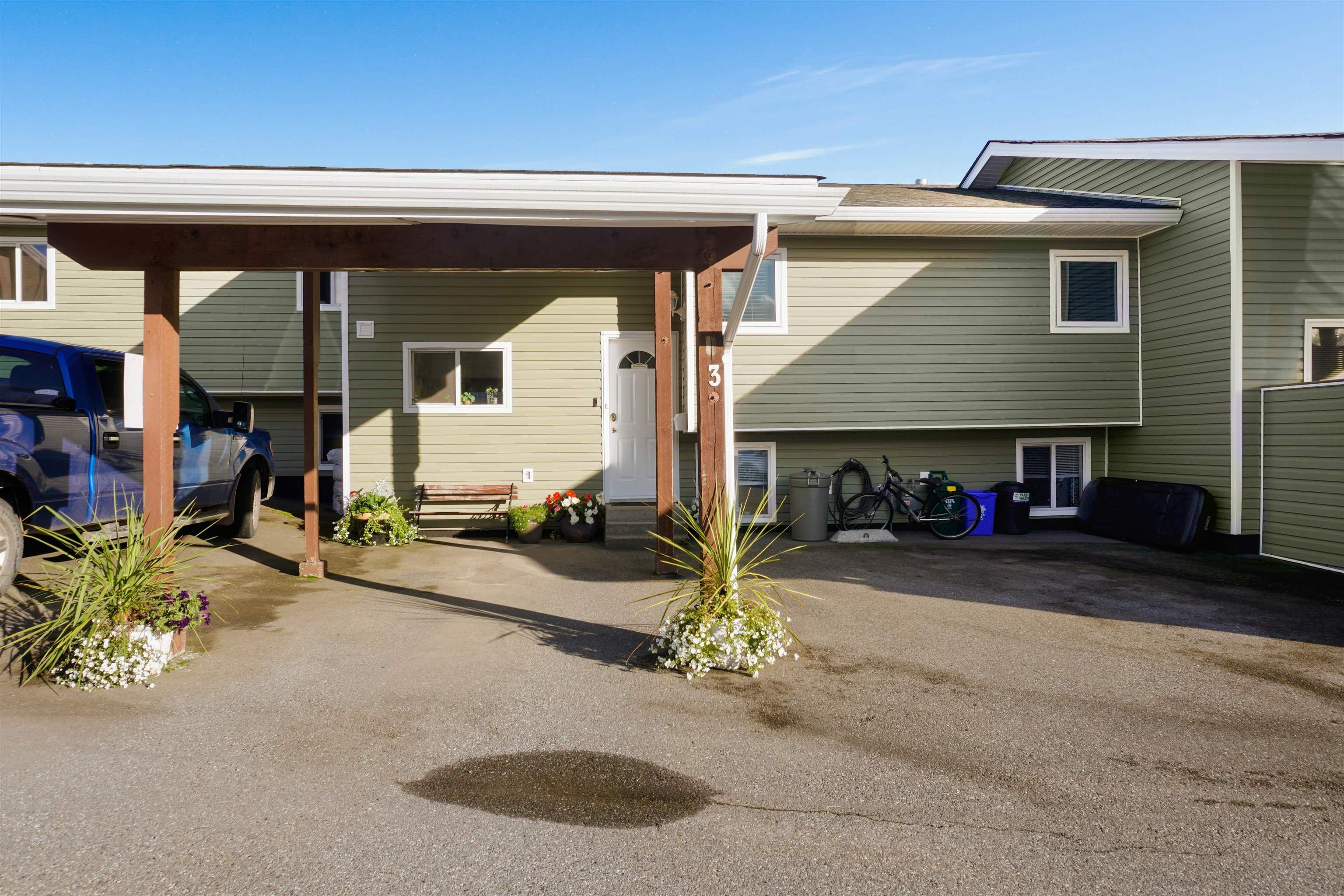 Main Photo: 3 30 CLIFFORD Street: Kitimat Townhouse for sale : MLS®# R2734162