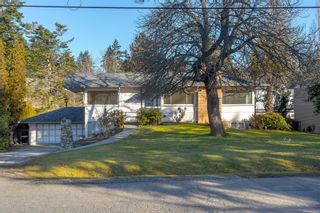 Photo 1: 588 Normandy Ave in Saanich: SW Royal Oak House for sale (Saanich West)  : MLS®# 894943