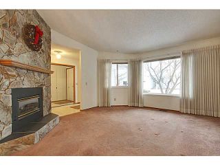 Photo 3: 111 LINCOLN Manor SW in Calgary: Lincoln Park Residential Attached for sale : MLS®# C3645998