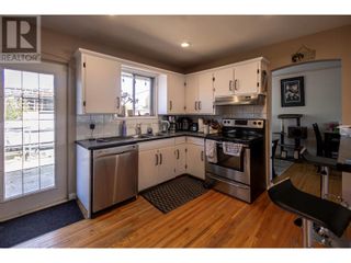 Photo 3: 724 Kinnear Avenue in Kelowna: House for sale : MLS®# 10312942