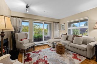 Photo 3: 301 2110 YORK Avenue in Vancouver: Kitsilano Condo for sale in "New York on York" (Vancouver West)  : MLS®# R2821192