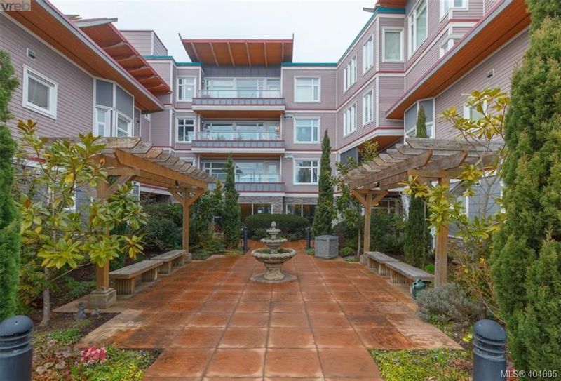 FEATURED LISTING: 101 - 1510 Hillside Ave VICTORIA