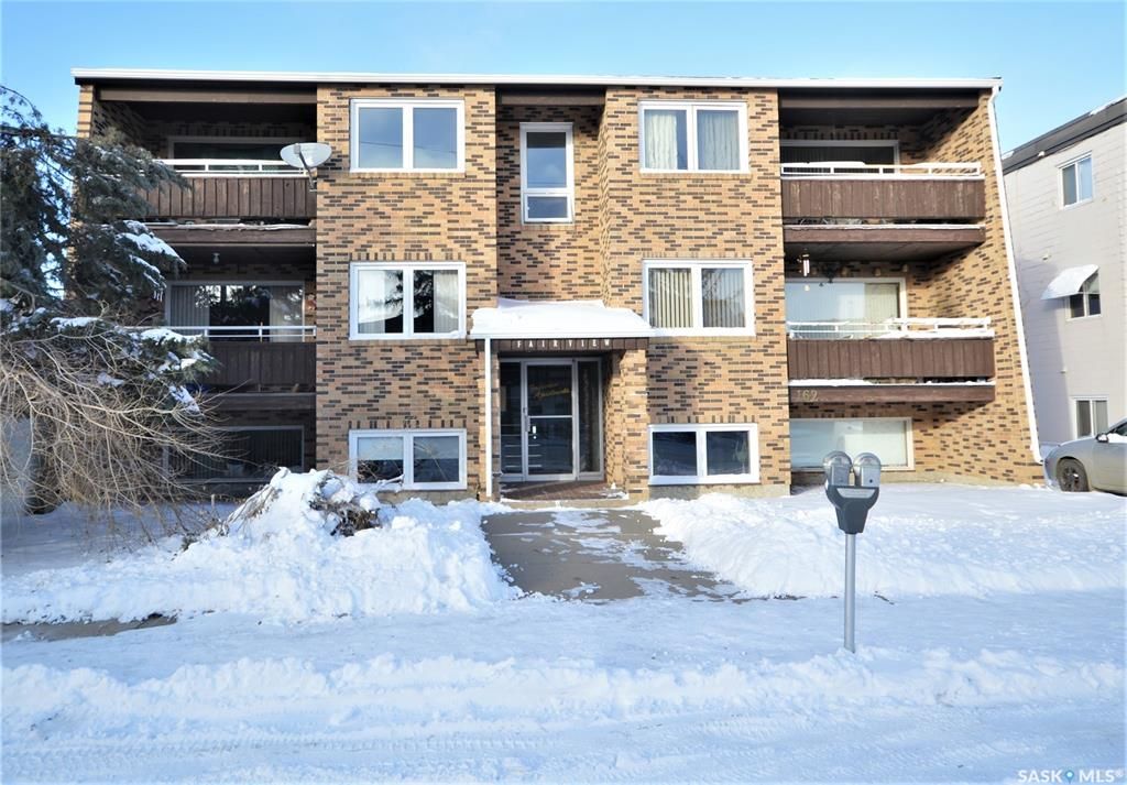 Main Photo: 162 Fairford Street West in Moose Jaw: Central MJ Multi-Family for sale : MLS®# SK923170