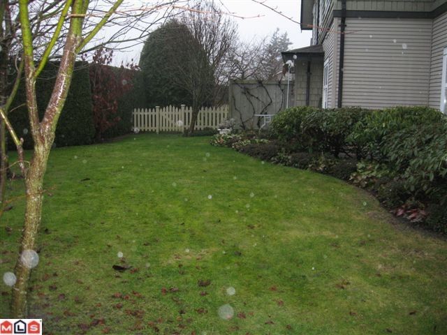 Photo 9: Photos: 1 14877 33RD Avenue in Surrey: King George Corridor Townhouse for sale in "Sandhurst" (South Surrey White Rock)  : MLS®# F1100293