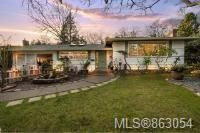 Photo 1: 3466 Plymouth Rd in Oak Bay: OB Henderson House for sale : MLS®# 863054