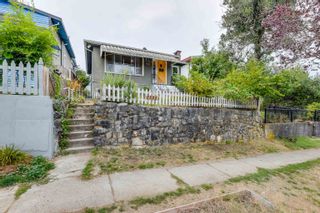 Photo 2: 5585 CHESTER Street in Vancouver: Fraser VE House for sale (Vancouver East)  : MLS®# R2816352