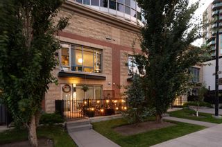 Main Photo: 731 2 Avenue SW in Calgary: Eau Claire Row/Townhouse for sale : MLS®# A1164014