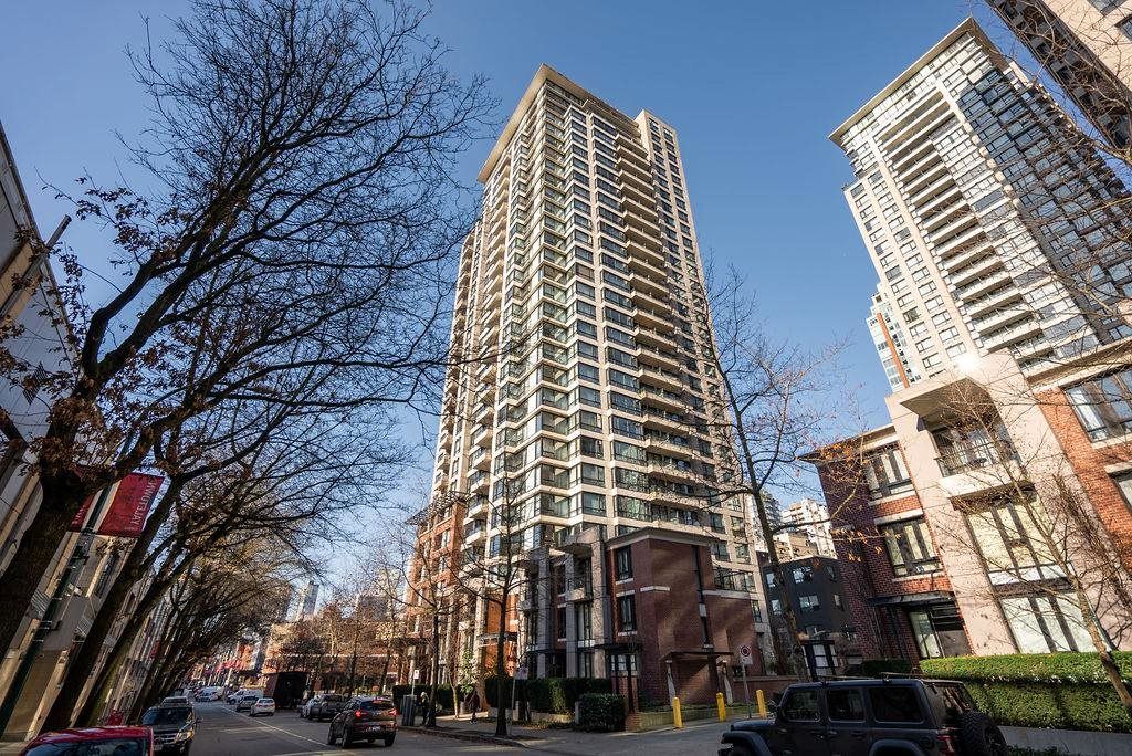 Main Photo: 1004 977 MAINLAND Street in Vancouver: Yaletown Condo for sale (Vancouver West)  : MLS®# R2631123