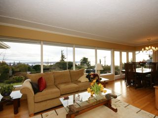 Photo 12: 2095 Mathers Avenue in Vancouver: Ambleside Condo for sale (Vancouver West)  : MLS®# V1047700