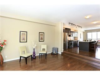 Photo 2: 78 1125 KENSAL Place in Coquitlam: New Horizons Townhouse for sale in "KENSAL WALK" : MLS®# V998248