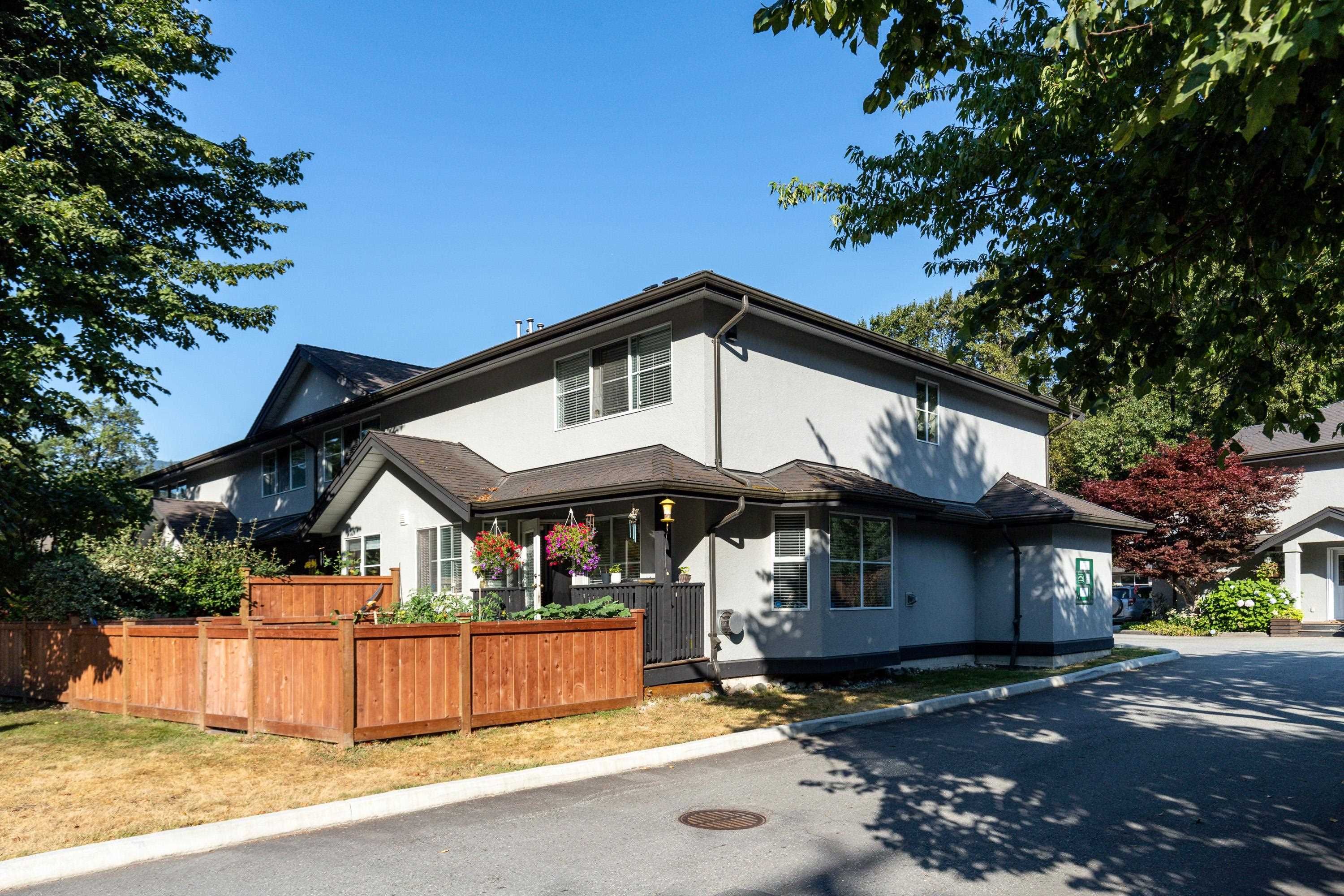 Main Photo: 8 38247 WESTWAY Avenue in Squamish: Valleycliffe Townhouse for sale in "Valleycliffe" : MLS®# R2772235