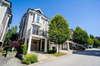 Photo 2: 49 20738 84 Avenue in Langley: Willoughby Heights Townhouse for sale in "Yorkson Creek" : MLS®# R2898542