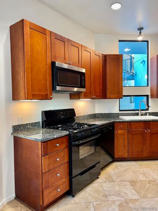 Photo 5: POINT LOMA Condo for rent : 2 bedrooms : 3244 Nimitz Blvd. #5 in San Diego