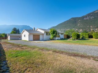 Photo 2: 288 HOLLYWOOD Crescent: Lillooet House for sale (South West)  : MLS®# 169823