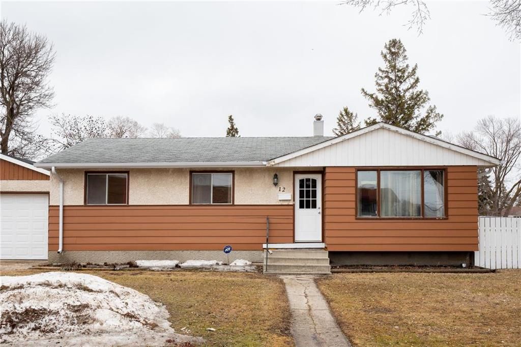 Main Photo: 12 Cranbrook Bay in Winnipeg: East Transcona Residential for sale (3M)  : MLS®# 202208251