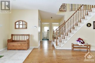 Photo 3: 745 HAUTEVIEW CRESCENT in Ottawa: House for sale : MLS®# 1377774