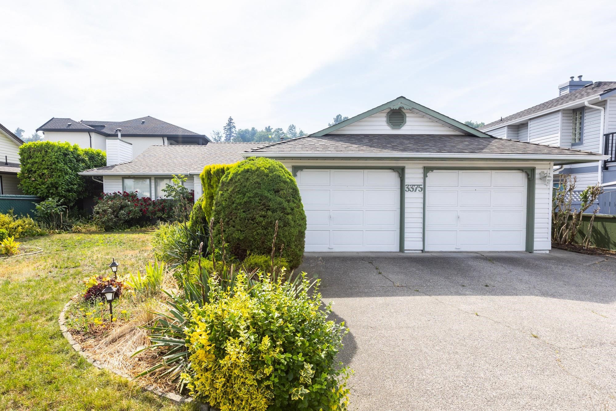Main Photo: 3375 VALDES Drive in Abbotsford: Abbotsford West House for sale : MLS®# R2784903