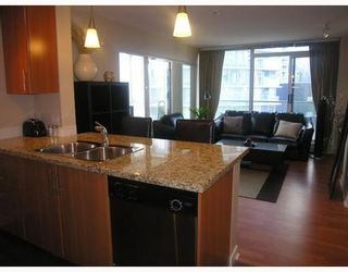 Photo 3: 906 688 ABBOTT Street in Vancouver West: Home for sale : MLS®# V788314